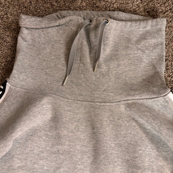 Sweatshirt - Picture 3 of 11